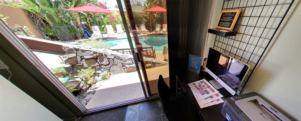 Triangle Inn Clothing Optional Resort For Men Palm Springs Eksteriør billede